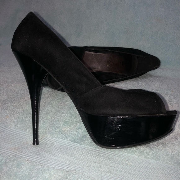 Black Formal Heels. Velvet and shiny texture! - Picture 3 of 4